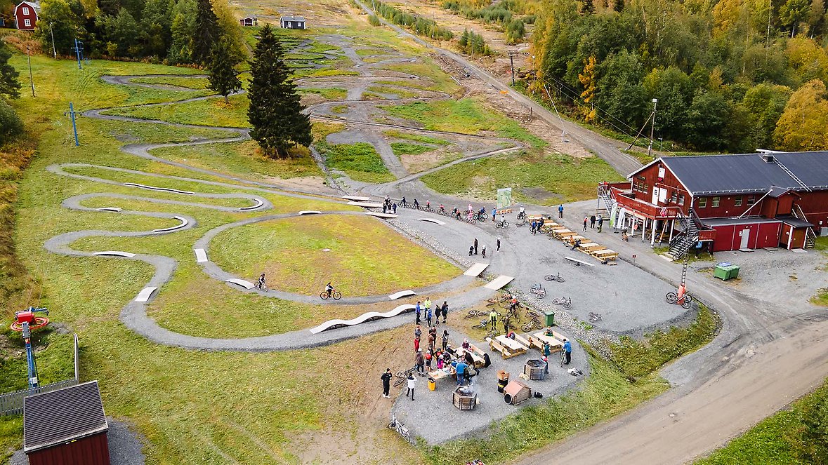 vyn över cykel bana på Hallsta